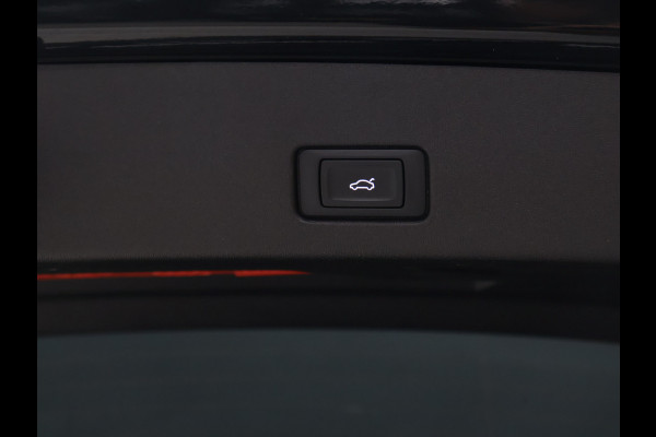 Audi Q4 e-tron 40 Launch edition 77 kWh [SCHUIFKANTELDAK, ADAPTIVE CRUISE, CAMERA, APPLE CARPLAY, ANDROID, STOELVERWARMING, PDC, DIGITAL DASH]