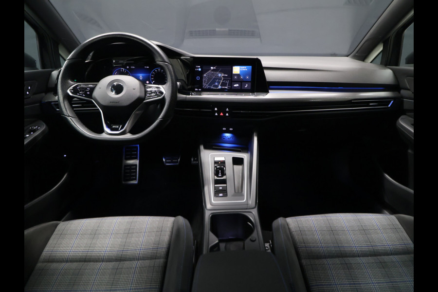 Volkswagen Golf 1.4 eHybrid GTE [SCHUIFKANTELDAK, APPLE CARPLAY, ANDROID, PDC, CRUISE, STUURVERWARMING, DIGITAL DASH, NAVIGATIE, NIEUWSTAAT]