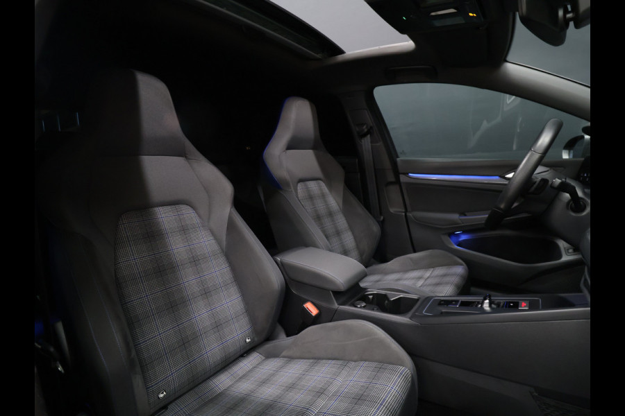Volkswagen Golf 1.4 eHybrid GTE [SCHUIFKANTELDAK, APPLE CARPLAY, ANDROID, PDC, CRUISE, STUURVERWARMING, DIGITAL DASH, NAVIGATIE, NIEUWSTAAT]
