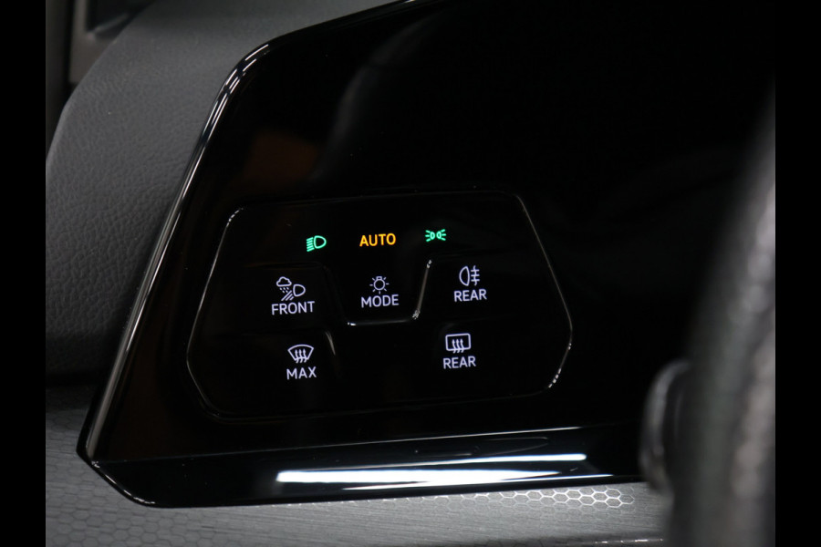 Volkswagen Golf 1.4 eHybrid GTE [SCHUIFKANTELDAK, APPLE CARPLAY, ANDROID, PDC, CRUISE, STUURVERWARMING, DIGITAL DASH, NAVIGATIE, NIEUWSTAAT]