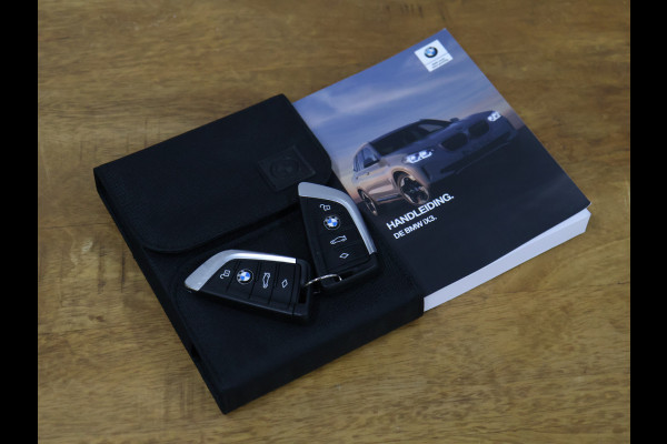 BMW iX3 Executive 80 kWh [SCHUIFKANTELDAK, ADAPTIVE CRUISE, MEMORY, APPLE CARPLAY, ANDROID, CAMERA, PDC, STOELVERWARMING, TREKHAAK, DRAADLOZE OPLADER, NIEUWSTAAT]