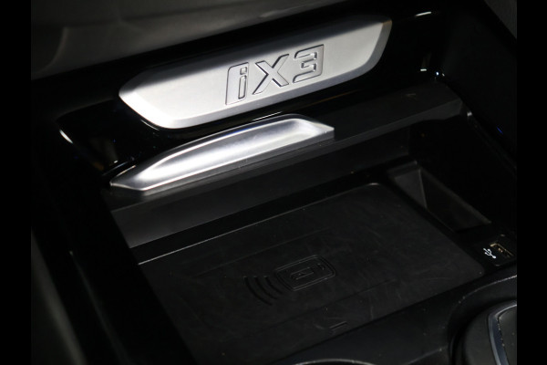 BMW iX3 Executive 80 kWh [SCHUIFKANTELDAK, ADAPTIVE CRUISE, MEMORY, APPLE CARPLAY, ANDROID, CAMERA, PDC, STOELVERWARMING, TREKHAAK, DRAADLOZE OPLADER, NIEUWSTAAT]