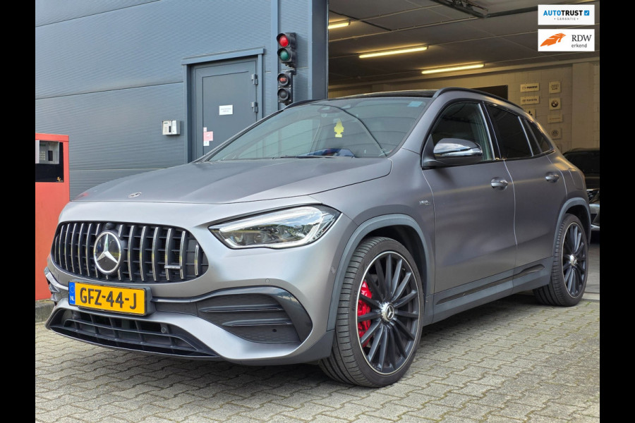Mercedes-Benz GLA AMG 35 4MATIC / PANO / MATTE GREY / LEDER-ALCANTARA / CAMERA / KEYLESS / BURMESTER / CARPLAY / 21 INCH !