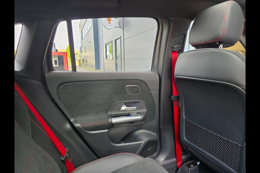 Mercedes-Benz GLA AMG 35 4MATIC / PANO / MATTE GREY / LEDER-ALCANTARA / CAMERA / KEYLESS / BURMESTER / CARPLAY / 21 INCH !