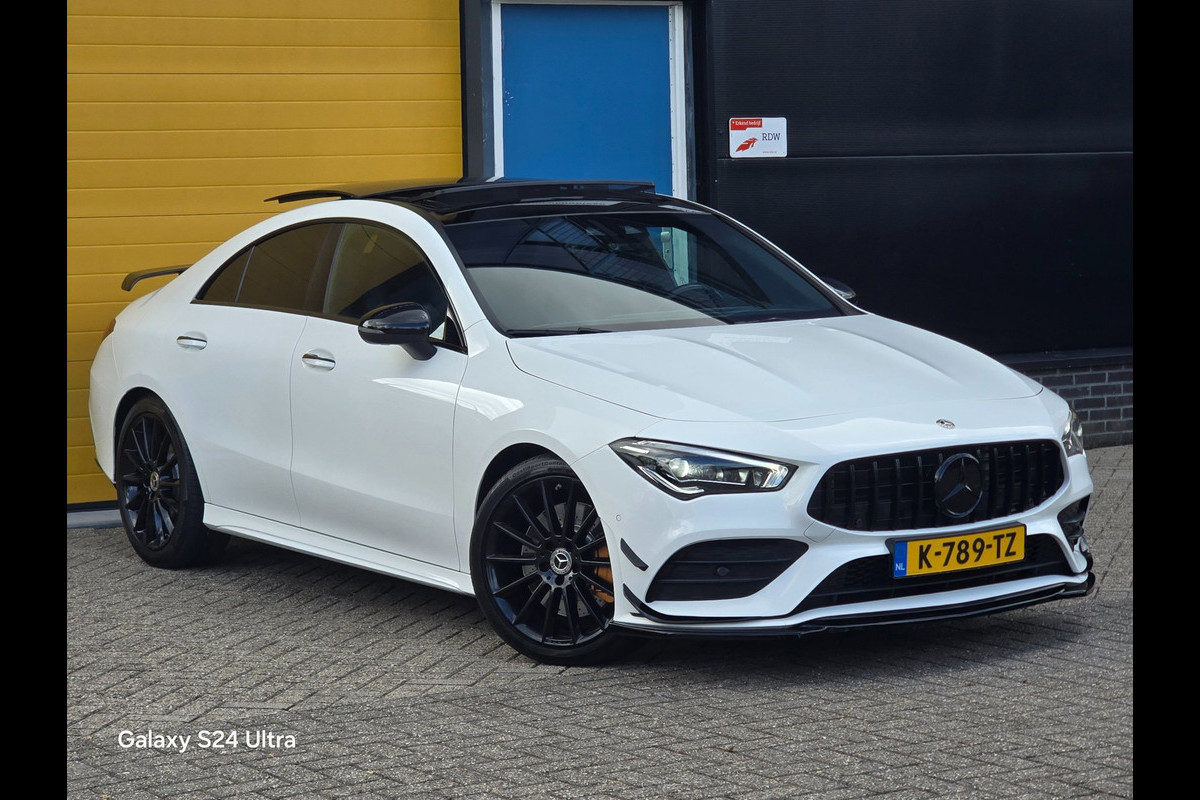 Mercedes-Benz CLA-Klasse 250 AMG 45 Look / Aut / 224 PK / Memory / Elek Stoelen / Navi / Camera / Sfeerverlichting / Panoramadak