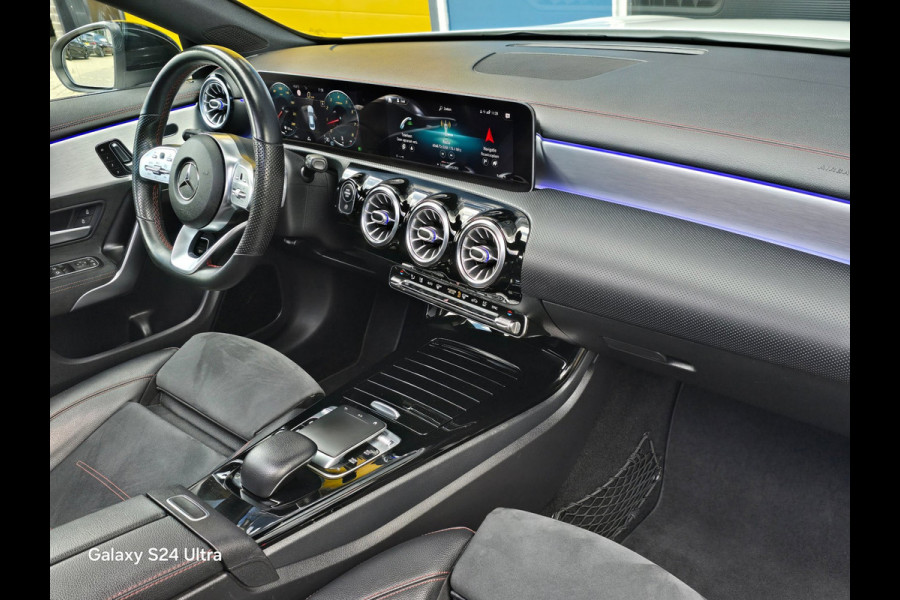 Mercedes-Benz CLA-Klasse 250 AMG 45 Look / Aut / 224 PK / Memory / Elek Stoelen / Navi / Camera / Sfeerverlichting / Panoramadak