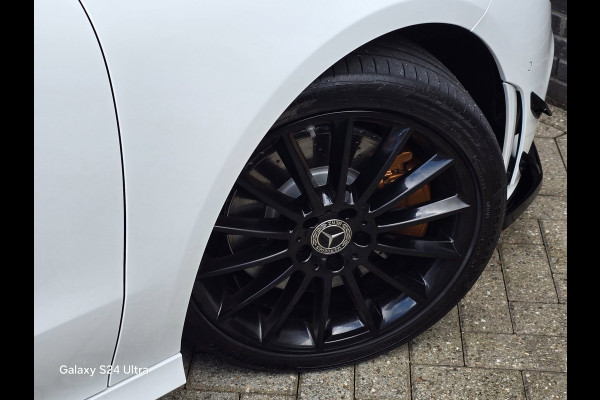 Mercedes-Benz CLA-Klasse 250 AMG 45 Look / Aut / 224 PK / Memory / Elek Stoelen / Navi / Camera / Sfeerverlichting / Panoramadak
