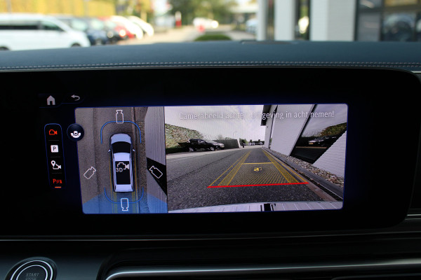 Mercedes-Benz Eqv 300 L2 / AMG / 7-Persoons / Panorama / Led / Electr Stoelen / Vol Opties / NIEUWSTAAT