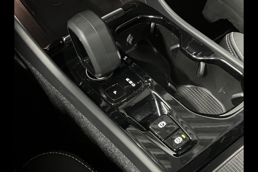 Volvo XC40 1.5 T5 Plug-in hybrid Plus Dark Stuur-/stoelverwarming | 360 camera | Memory | Harman/Kardon | Cruise Control | Carplay