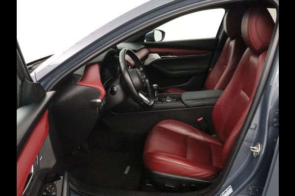 Mazda 3 2.0 e-SkyActiv-X M Hybrid 186 Luxury | Dieprood leder | 360 Camera | Head-Up | Stoelverwarming | Adaptive cruise | Memory | Carplay | Navigatie | Keyless | Full LED | Stuurverwarming