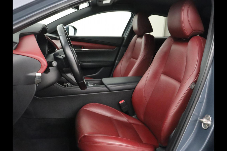 Mazda 3 2.0 e-SkyActiv-X M Hybrid 186 Luxury | Dieprood leder | 360 Camera | Head-Up | Stoelverwarming | Adaptive cruise | Memory | Carplay | Navigatie | Keyless | Full LED | Stuurverwarming