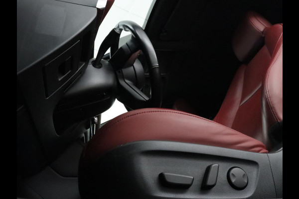 Mazda 3 2.0 e-SkyActiv-X M Hybrid 186 Luxury | Dieprood leder | 360 Camera | Head-Up | Stoelverwarming | Adaptive cruise | Memory | Carplay | Navigatie | Keyless | Full LED | Stuurverwarming