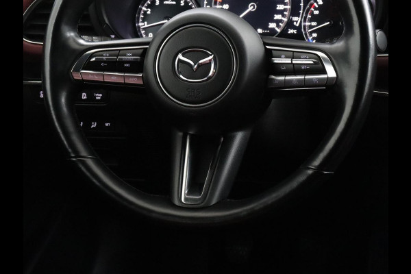 Mazda 3 2.0 e-SkyActiv-X M Hybrid 186 Luxury | Dieprood leder | 360 Camera | Head-Up | Stoelverwarming | Adaptive cruise | Memory | Carplay | Navigatie | Keyless | Full LED | Stuurverwarming