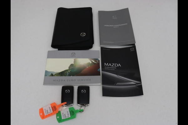 Mazda 3 2.0 e-SkyActiv-X M Hybrid 186 Luxury | Dieprood leder | 360 Camera | Head-Up | Stoelverwarming | Adaptive cruise | Memory | Carplay | Navigatie | Keyless | Full LED | Stuurverwarming