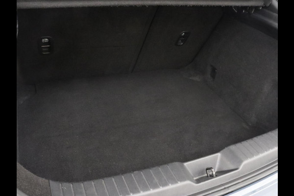Mazda 3 2.0 e-SkyActiv-X M Hybrid 186 Luxury | Dieprood leder | 360 Camera | Head-Up | Stoelverwarming | Adaptive cruise | Memory | Carplay | Navigatie | Keyless | Full LED | Stuurverwarming