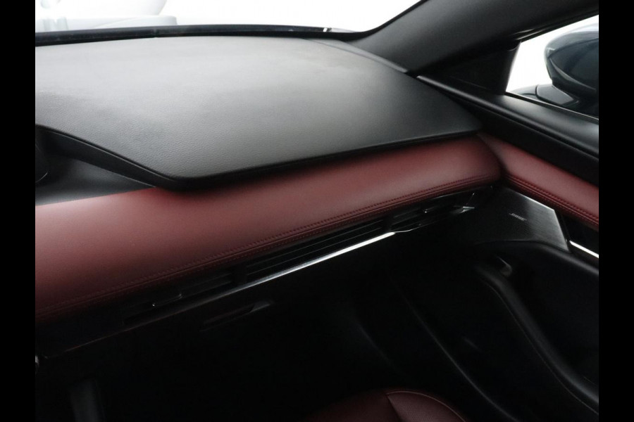 Mazda 3 2.0 e-SkyActiv-X M Hybrid 186 Luxury | Dieprood leder | 360 Camera | Head-Up | Stoelverwarming | Adaptive cruise | Memory | Carplay | Navigatie | Keyless | Full LED | Stuurverwarming