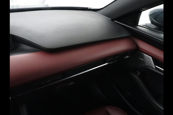 Mazda 3 2.0 e-SkyActiv-X M Hybrid 186 Luxury | Dieprood leder | 360 Camera | Head-Up | Stoelverwarming | Adaptive cruise | Memory | Carplay | Navigatie | Keyless | Full LED | Stuurverwarming