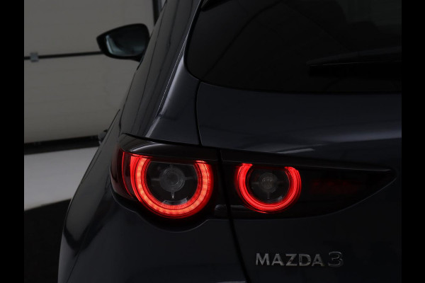 Mazda 3 2.0 e-SkyActiv-X M Hybrid 186 Luxury | Dieprood leder | 360 Camera | Head-Up | Stoelverwarming | Adaptive cruise | Memory | Carplay | Navigatie | Keyless | Full LED | Stuurverwarming