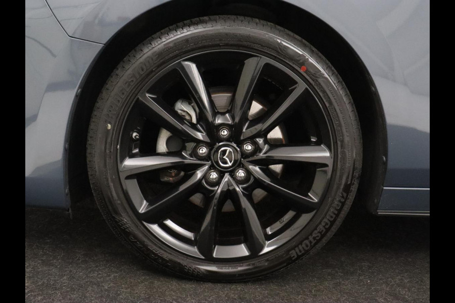 Mazda 3 2.0 e-SkyActiv-X M Hybrid 186 Luxury | Dieprood leder | 360 Camera | Head-Up | Stoelverwarming | Adaptive cruise | Memory | Carplay | Navigatie | Keyless | Full LED | Stuurverwarming