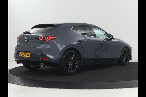 Mazda 3 2.0 e-SkyActiv-X M Hybrid 186 Luxury | Dieprood leder | 360 Camera | Head-Up | Stoelverwarming | Adaptive cruise | Memory | Carplay | Navigatie | Keyless | Full LED | Stuurverwarming
