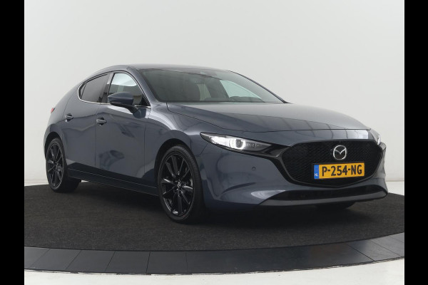 Mazda 3 2.0 e-SkyActiv-X M Hybrid 186 Luxury | Dieprood leder | 360 Camera | Head-Up | Stoelverwarming | Adaptive cruise | Memory | Carplay | Navigatie | Keyless | Full LED | Stuurverwarming