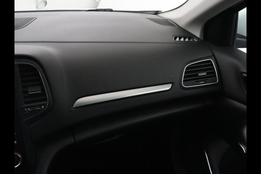 Renault Mégane 1.3 TCe Bose | Automaat | Adaptive cruise | Camera | Carplay | Navigatie | Park Assist | Keyless | Side Assist | Climate control | Bluetooth | Half leder | Getint glas