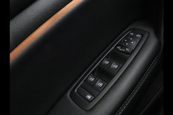 Renault Mégane 1.3 TCe Bose | Automaat | Adaptive cruise | Camera | Carplay | Navigatie | Park Assist | Keyless | Side Assist | Climate control | Bluetooth | Half leder | Getint glas