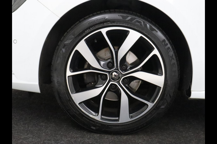 Renault Mégane 1.3 TCe Bose | Automaat | Adaptive cruise | Camera | Carplay | Navigatie | Park Assist | Keyless | Side Assist | Climate control | Bluetooth | Half leder | Getint glas