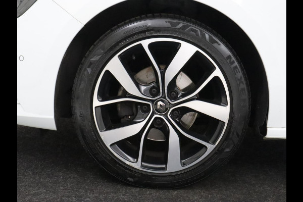 Renault Mégane 1.3 TCe Bose | Automaat | Adaptive cruise | Camera | Carplay | Navigatie | Park Assist | Keyless | Side Assist | Climate control | Bluetooth | Half leder | Getint glas