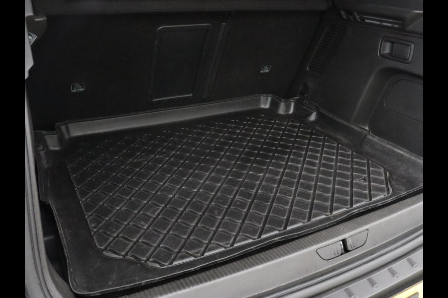 Opel Grandland X 1.2 Turbo Innovation | Stoelventilatie | Leder | Trekhaak | Camera | Carplay | Side Assist | Stoelverwarming | Full LED | Keyless | Climate control | Navigatie | Cruise control