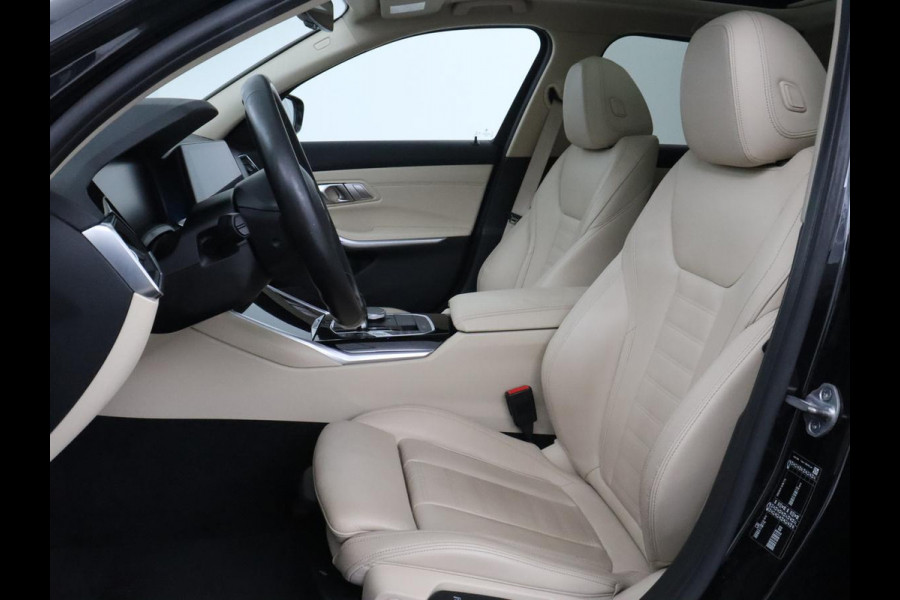 BMW 3-serie 330i High Executive | Panoramadak | Sport Line | Leder | Stoelverwarming | Trekhaak | Carplay | Live Cockpit | Camera | Navigatie | Sfeerverlichting | Park Assist | Sportstoelen | Climate control