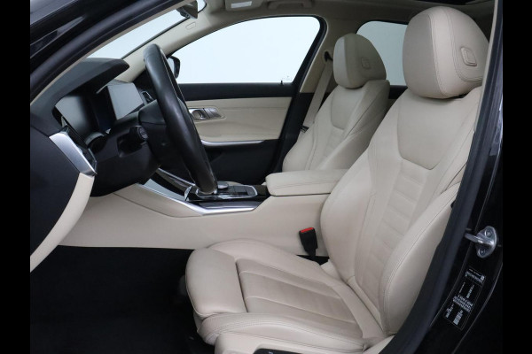BMW 3-serie 330i High Executive | Panoramadak | Sport Line | Leder | Stoelverwarming | Trekhaak | Carplay | Live Cockpit | Camera | Navigatie | Sfeerverlichting | Park Assist | Sportstoelen | Climate control