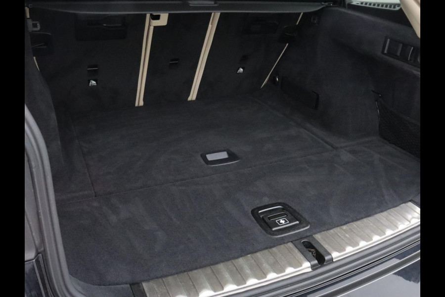 BMW 3-serie 330i High Executive | Panoramadak | Sport Line | Leder | Stoelverwarming | Trekhaak | Carplay | Live Cockpit | Camera | Navigatie | Sfeerverlichting | Park Assist | Sportstoelen | Climate control