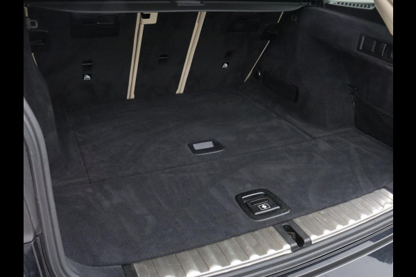 BMW 3-serie 330i High Executive | Panoramadak | Sport Line | Leder | Stoelverwarming | Trekhaak | Carplay | Live Cockpit | Camera | Navigatie | Sfeerverlichting | Park Assist | Sportstoelen | Climate control