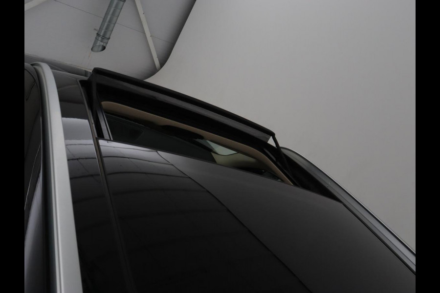 BMW 3-serie 330i High Executive | Panoramadak | Sport Line | Leder | Stoelverwarming | Trekhaak | Carplay | Live Cockpit | Camera | Navigatie | Sfeerverlichting | Park Assist | Sportstoelen | Climate control