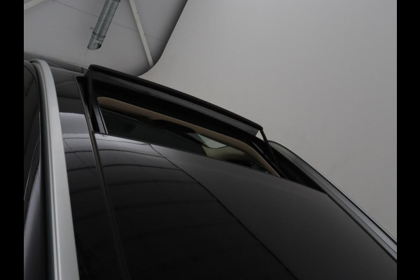 BMW 3-serie 330i High Executive | Panoramadak | Sport Line | Leder | Stoelverwarming | Trekhaak | Carplay | Live Cockpit | Camera | Navigatie | Sfeerverlichting | Park Assist | Sportstoelen | Climate control
