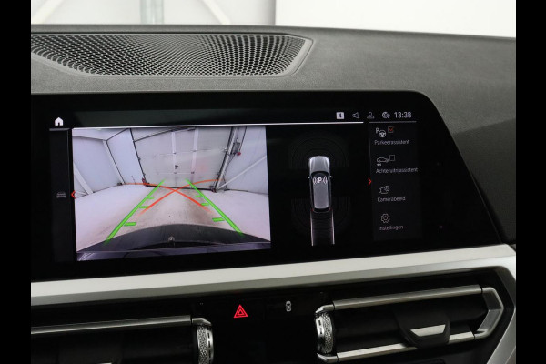 BMW 3-serie 330i High Executive | Panoramadak | Sport Line | Leder | Stoelverwarming | Trekhaak | Carplay | Live Cockpit | Camera | Navigatie | Sfeerverlichting | Park Assist | Sportstoelen | Climate control