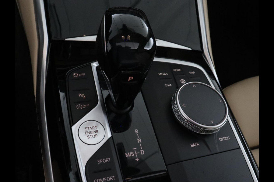 BMW 3-serie 330i High Executive | Panoramadak | Sport Line | Leder | Stoelverwarming | Trekhaak | Carplay | Live Cockpit | Camera | Navigatie | Sfeerverlichting | Park Assist | Sportstoelen | Climate control