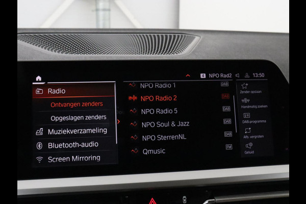 BMW 3-serie 330i High Executive | Panoramadak | Sport Line | Leder | Stoelverwarming | Trekhaak | Carplay | Live Cockpit | Camera | Navigatie | Sfeerverlichting | Park Assist | Sportstoelen | Climate control