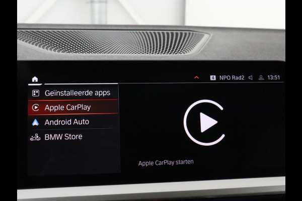 BMW 3-serie 330i High Executive | Panoramadak | Sport Line | Leder | Stoelverwarming | Trekhaak | Carplay | Live Cockpit | Camera | Navigatie | Sfeerverlichting | Park Assist | Sportstoelen | Climate control