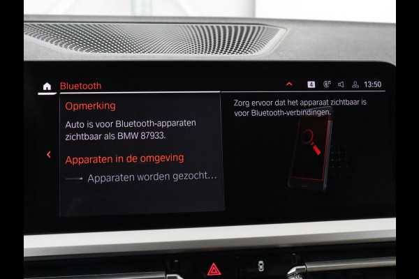 BMW 3-serie 330i High Executive | Panoramadak | Sport Line | Leder | Stoelverwarming | Trekhaak | Carplay | Live Cockpit | Camera | Navigatie | Sfeerverlichting | Park Assist | Sportstoelen | Climate control