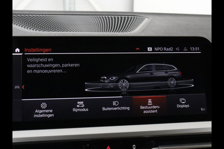 BMW 3-serie 330i High Executive | Panoramadak | Sport Line | Leder | Stoelverwarming | Trekhaak | Carplay | Live Cockpit | Camera | Navigatie | Sfeerverlichting | Park Assist | Sportstoelen | Climate control