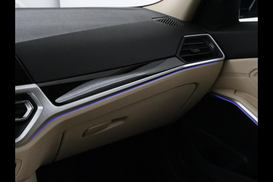 BMW 3-serie 330i High Executive | Panoramadak | Sport Line | Leder | Stoelverwarming | Trekhaak | Carplay | Live Cockpit | Camera | Navigatie | Sfeerverlichting | Park Assist | Sportstoelen | Climate control