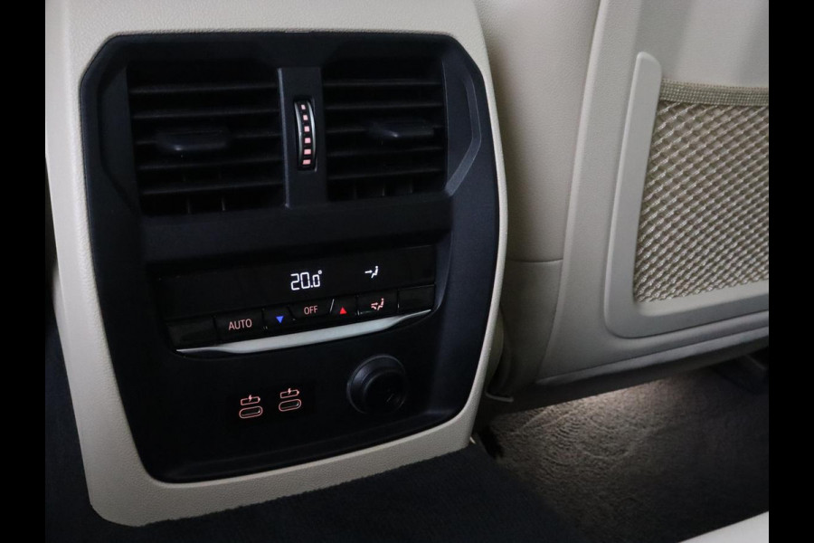 BMW 3-serie 330i High Executive | Panoramadak | Sport Line | Leder | Stoelverwarming | Trekhaak | Carplay | Live Cockpit | Camera | Navigatie | Sfeerverlichting | Park Assist | Sportstoelen | Climate control