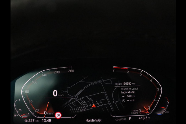 BMW 3-serie 330i High Executive | Panoramadak | Sport Line | Leder | Stoelverwarming | Trekhaak | Carplay | Live Cockpit | Camera | Navigatie | Sfeerverlichting | Park Assist | Sportstoelen | Climate control