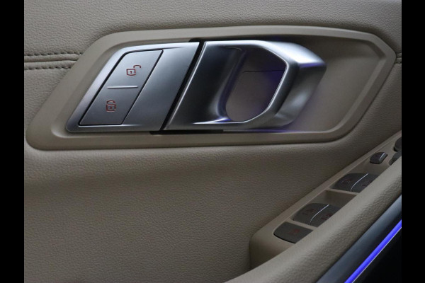 BMW 3-serie 330i High Executive | Panoramadak | Sport Line | Leder | Stoelverwarming | Trekhaak | Carplay | Live Cockpit | Camera | Navigatie | Sfeerverlichting | Park Assist | Sportstoelen | Climate control