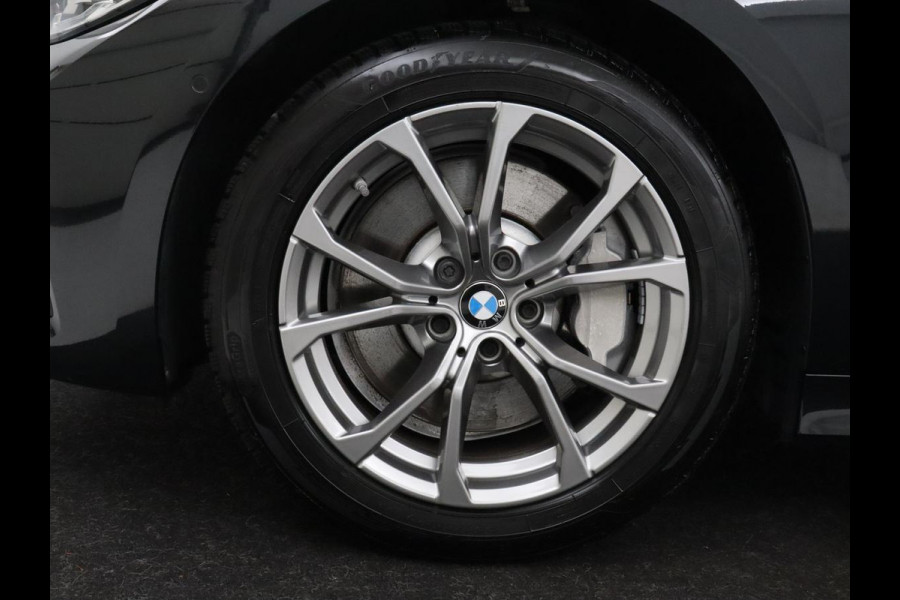 BMW 3-serie 330i High Executive | Panoramadak | Sport Line | Leder | Stoelverwarming | Trekhaak | Carplay | Live Cockpit | Camera | Navigatie | Sfeerverlichting | Park Assist | Sportstoelen | Climate control