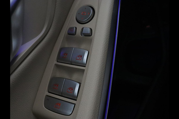 BMW 3-serie 330i High Executive | Panoramadak | Sport Line | Leder | Stoelverwarming | Trekhaak | Carplay | Live Cockpit | Camera | Navigatie | Sfeerverlichting | Park Assist | Sportstoelen | Climate control