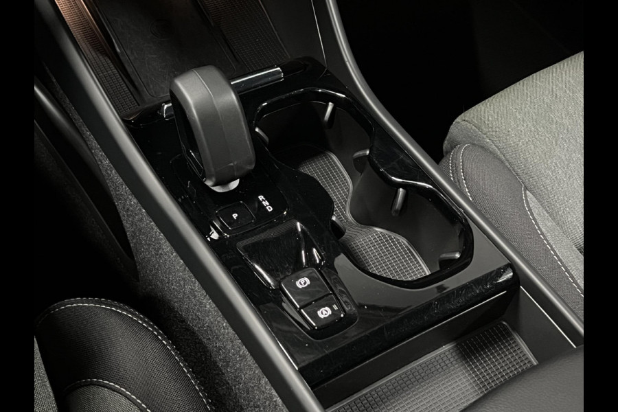 Volvo XC40 1.5 T4 Plug-in hybrid Plus Dark Adapt. cruise | Stuur-/stoelverwarming | Achteruitrij camera | Harman/Kardon | Memory | Carplay