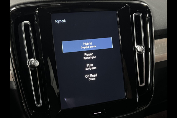 Volvo XC40 1.5 T4 Plug-in hybrid Plus Dark Adapt. cruise | Stuur-/stoelverwarming | Achteruitrij camera | Harman/Kardon | Memory | Carplay